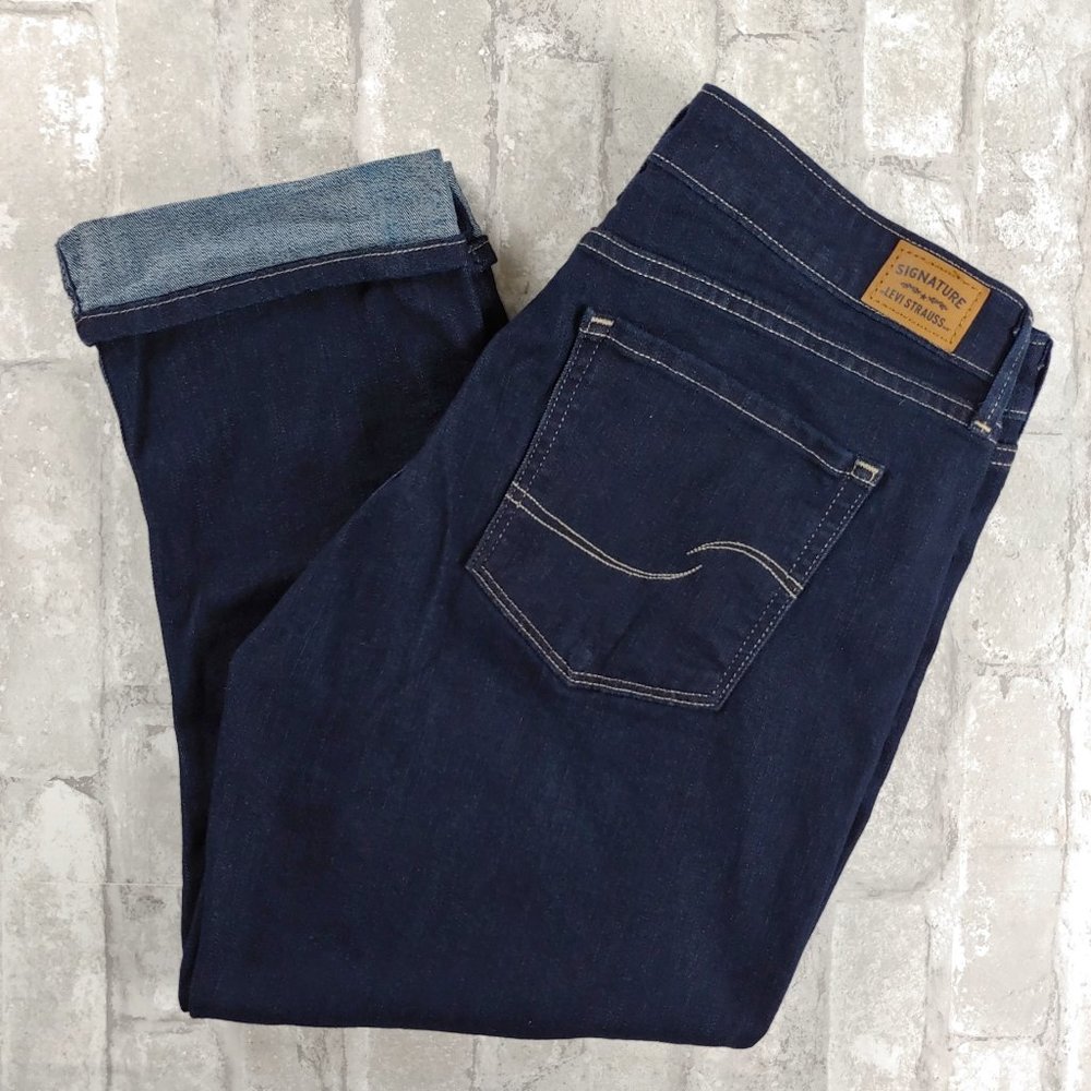 Women's Signature Levi Strauss Mid Rise Denim Capris Size 14